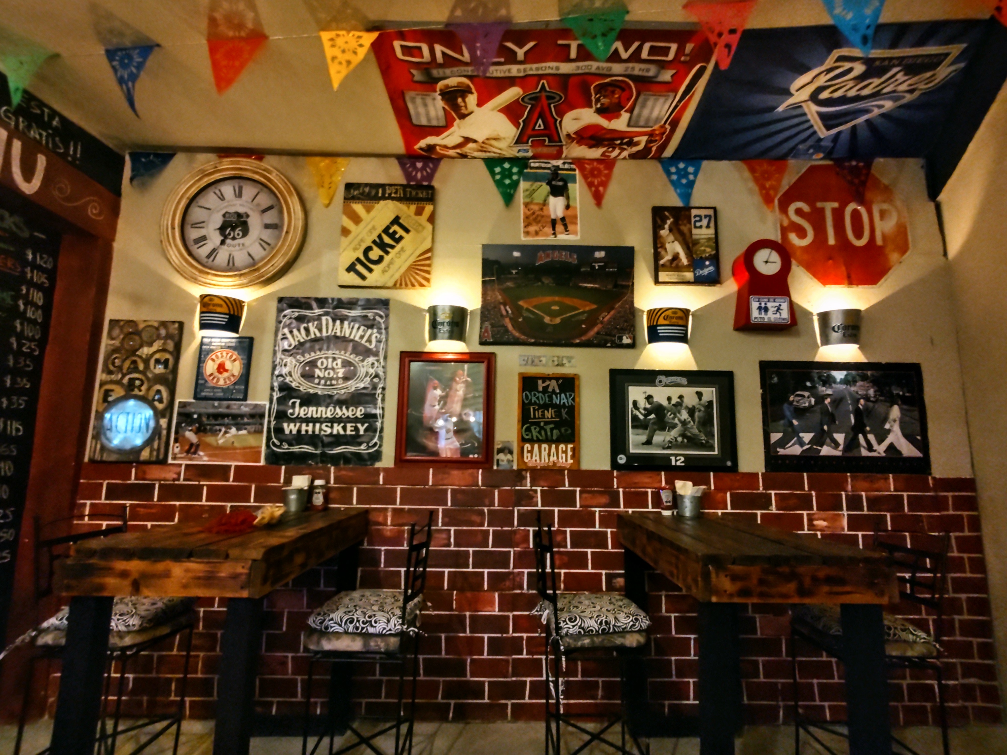 VIP GARAGE BURGERS & WINGS image 1