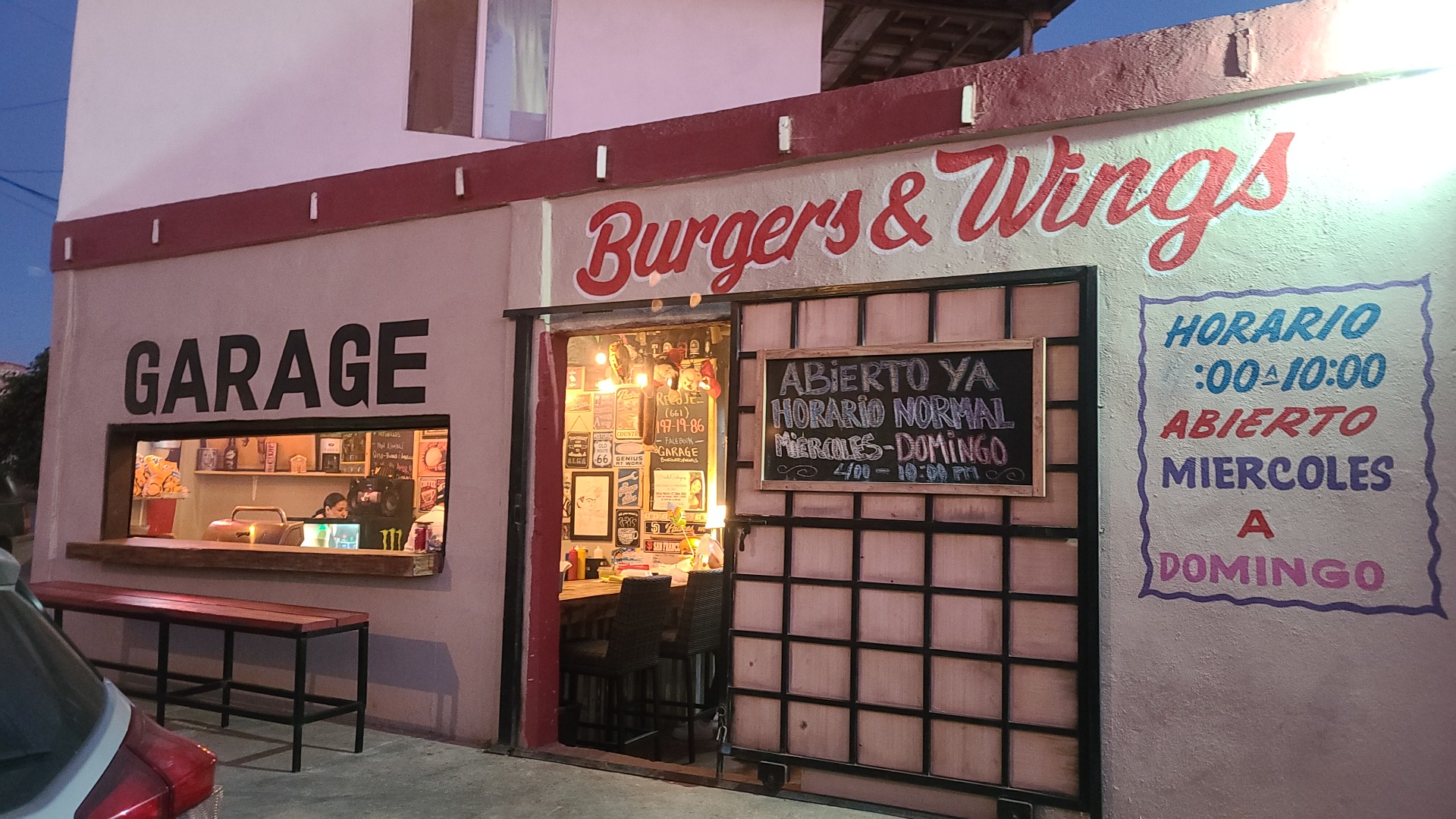 VIP GARAGE BURGERS & WINGS image 2