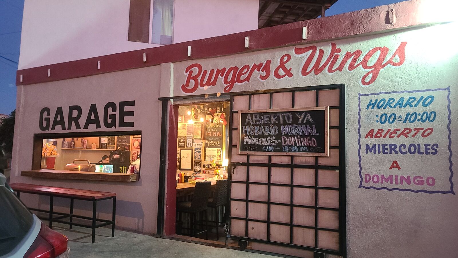 VIP GARAGE BURGERS & WINGS image 2