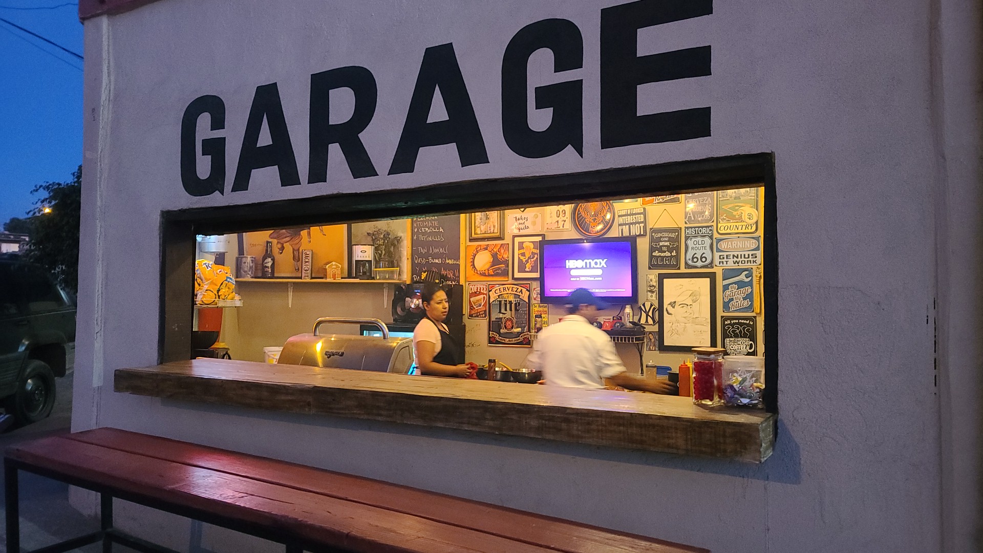 VIP GARAGE BURGERS & WINGS image 3