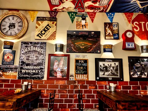 VIP GARAGE BURGERS & WINGS image 7