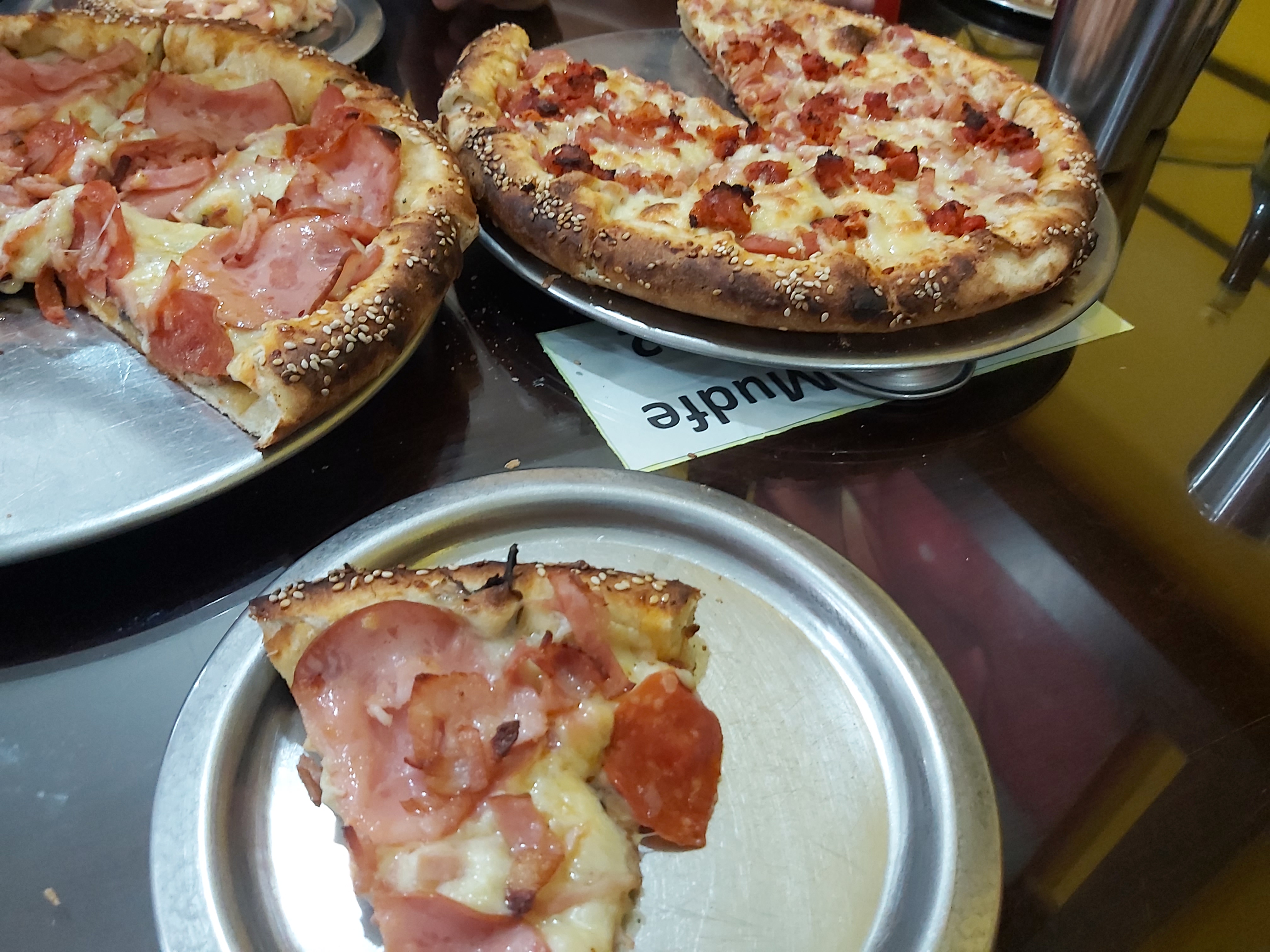 Rikas Pizzas image 5