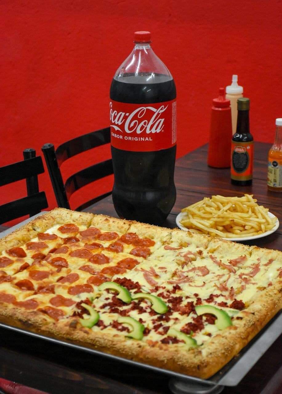 Dely's pizza image 3