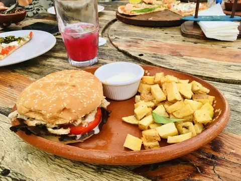 Kilometro 5 Surf Bar y Restaurant image 10