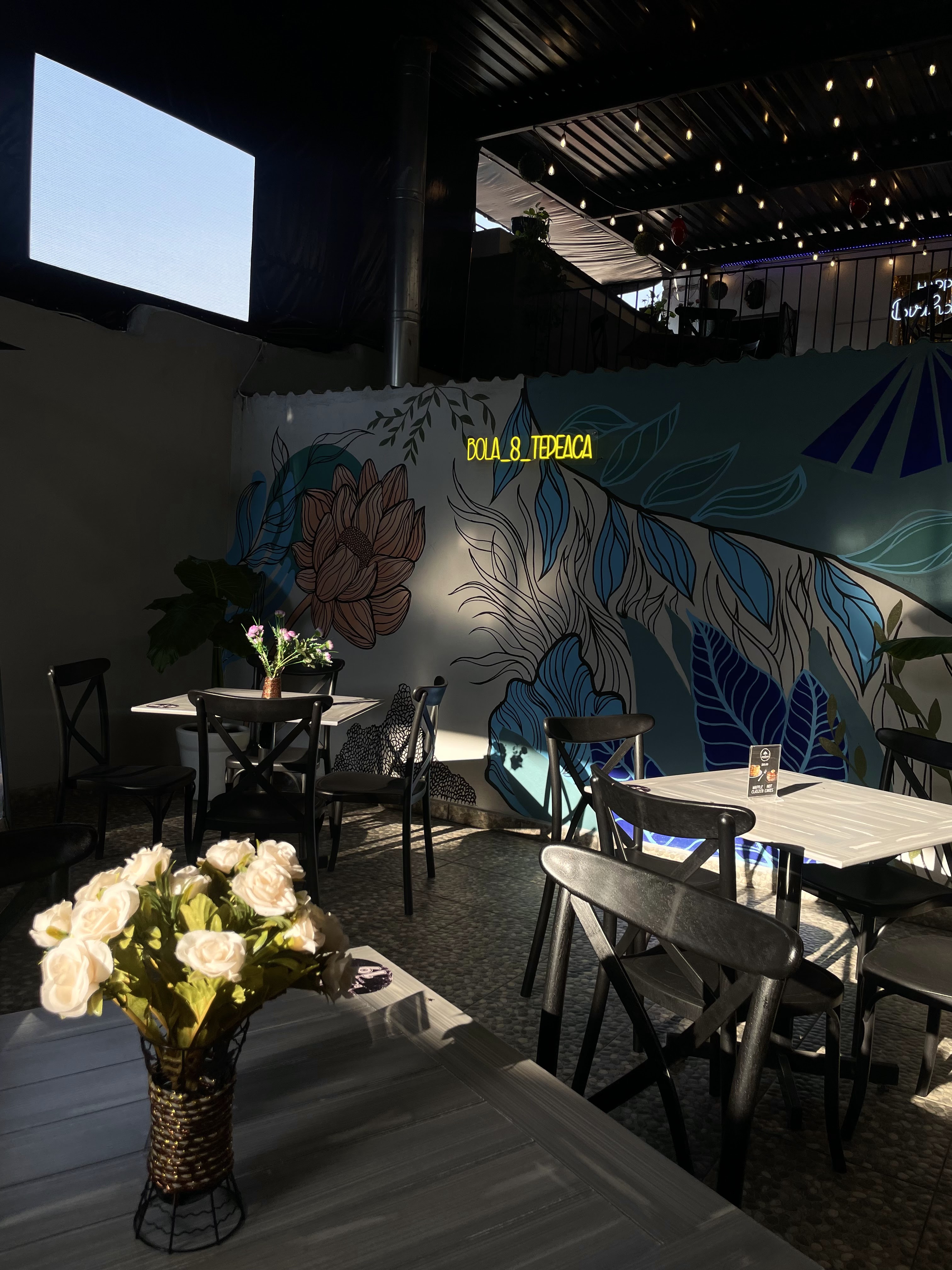 Bola 8 Restaurant & Mixology image 1