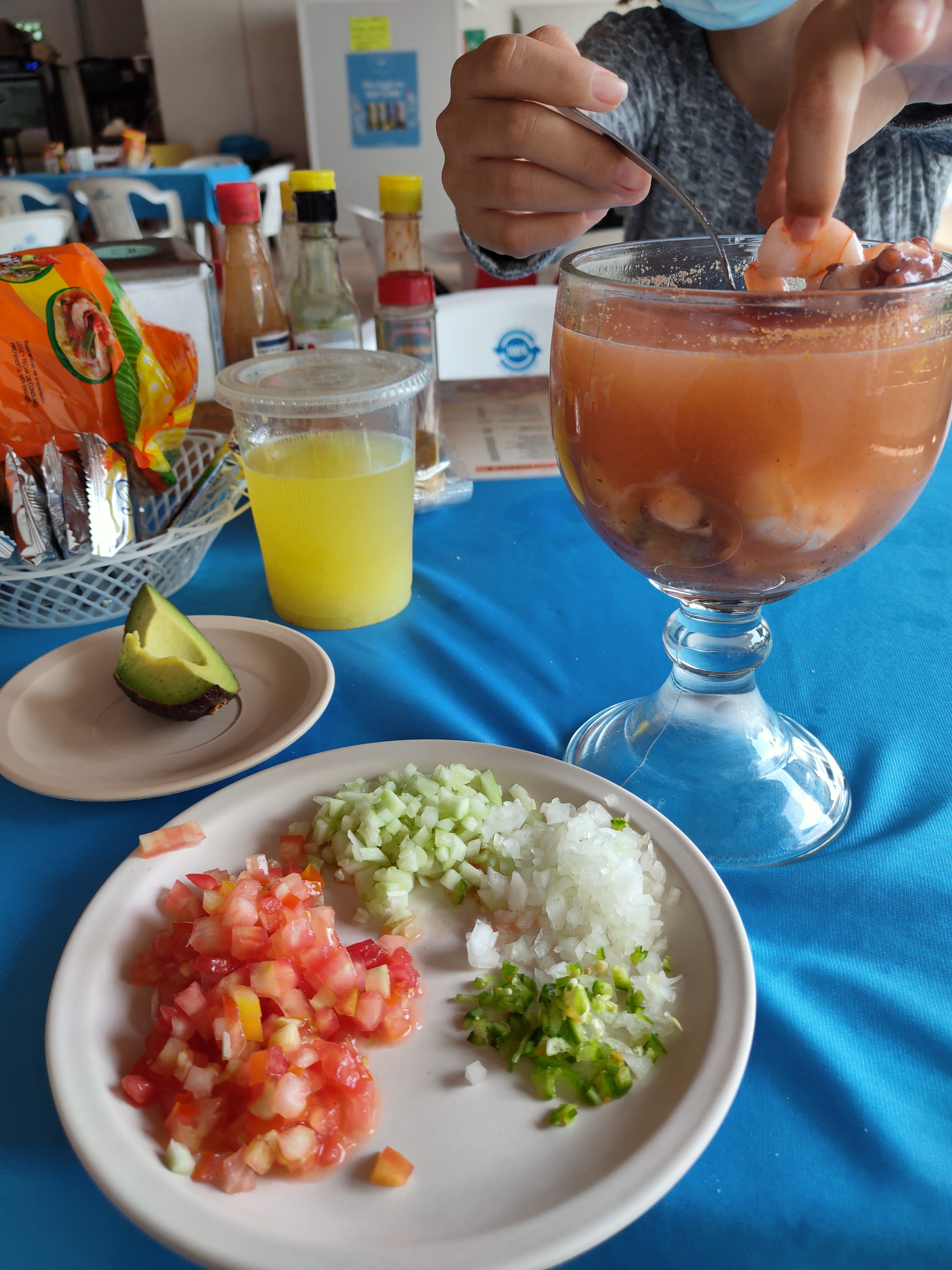 Mariscos LOS 3 PLEBES image 6