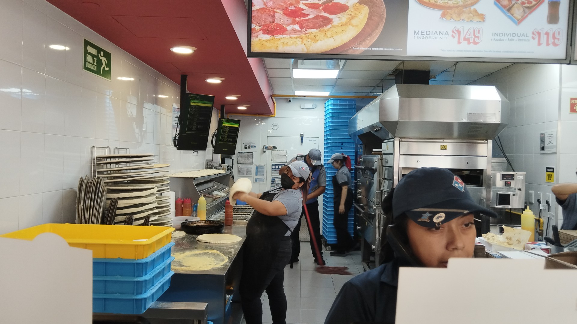 Domino's Av. 11 image 8