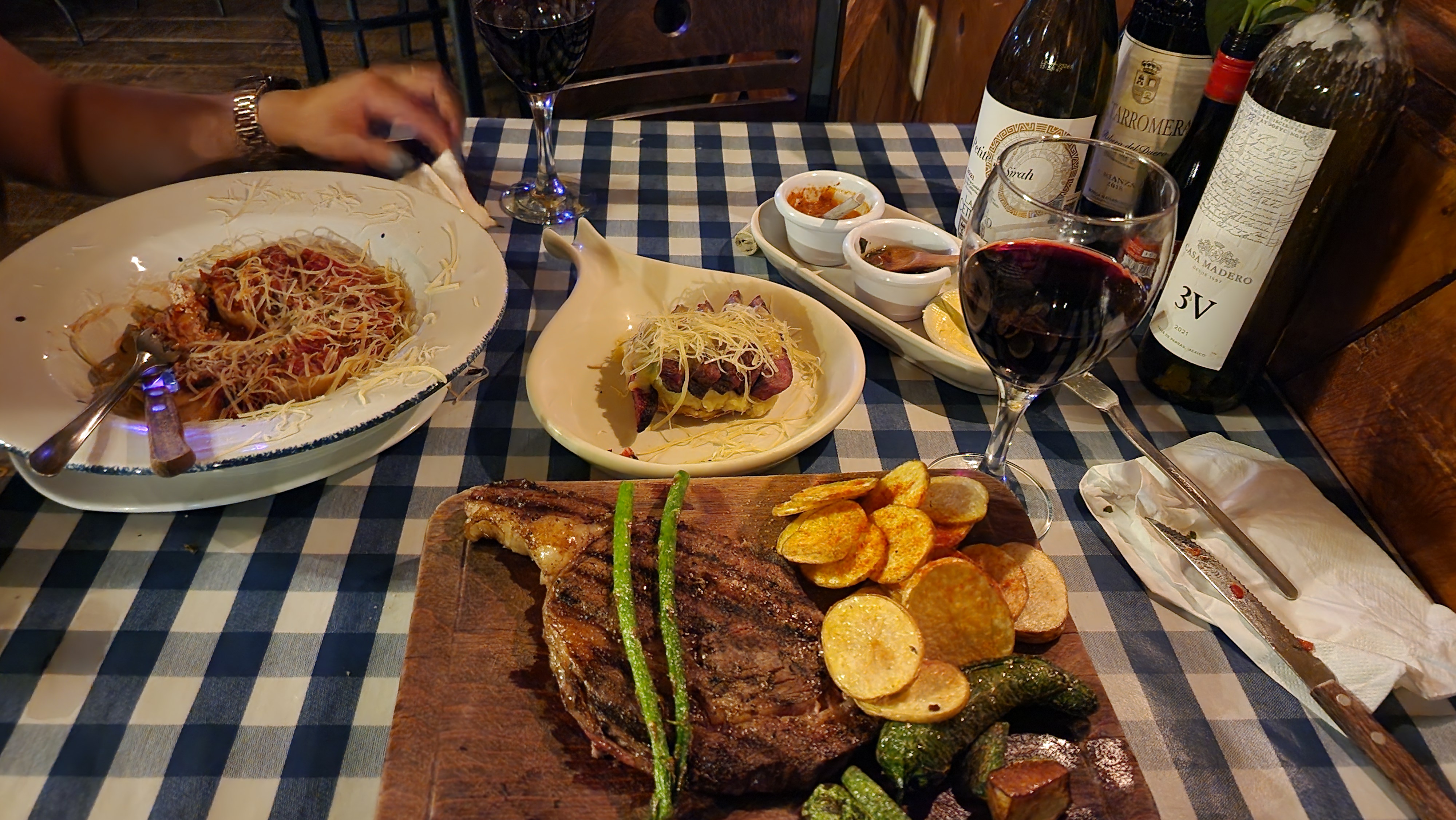 Che.... Parrillada Argentina image 6