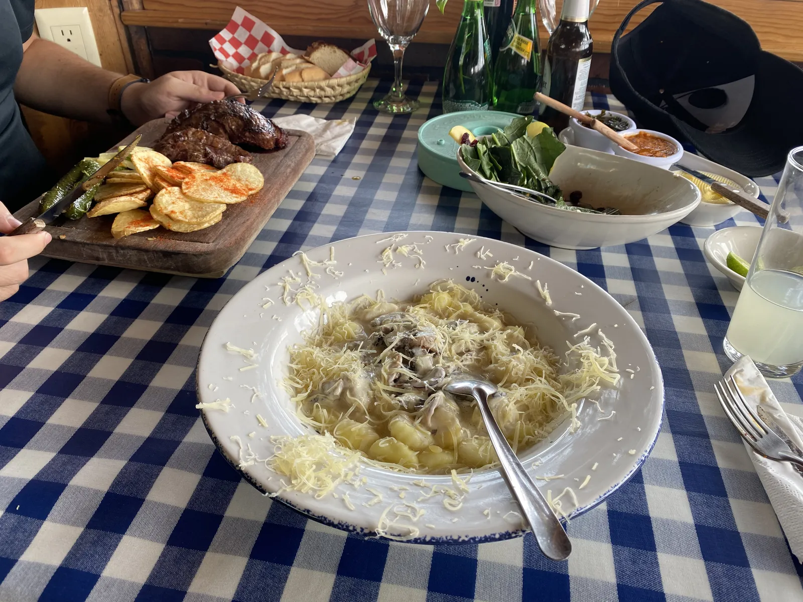 Che.... Parrillada Argentina image 10
