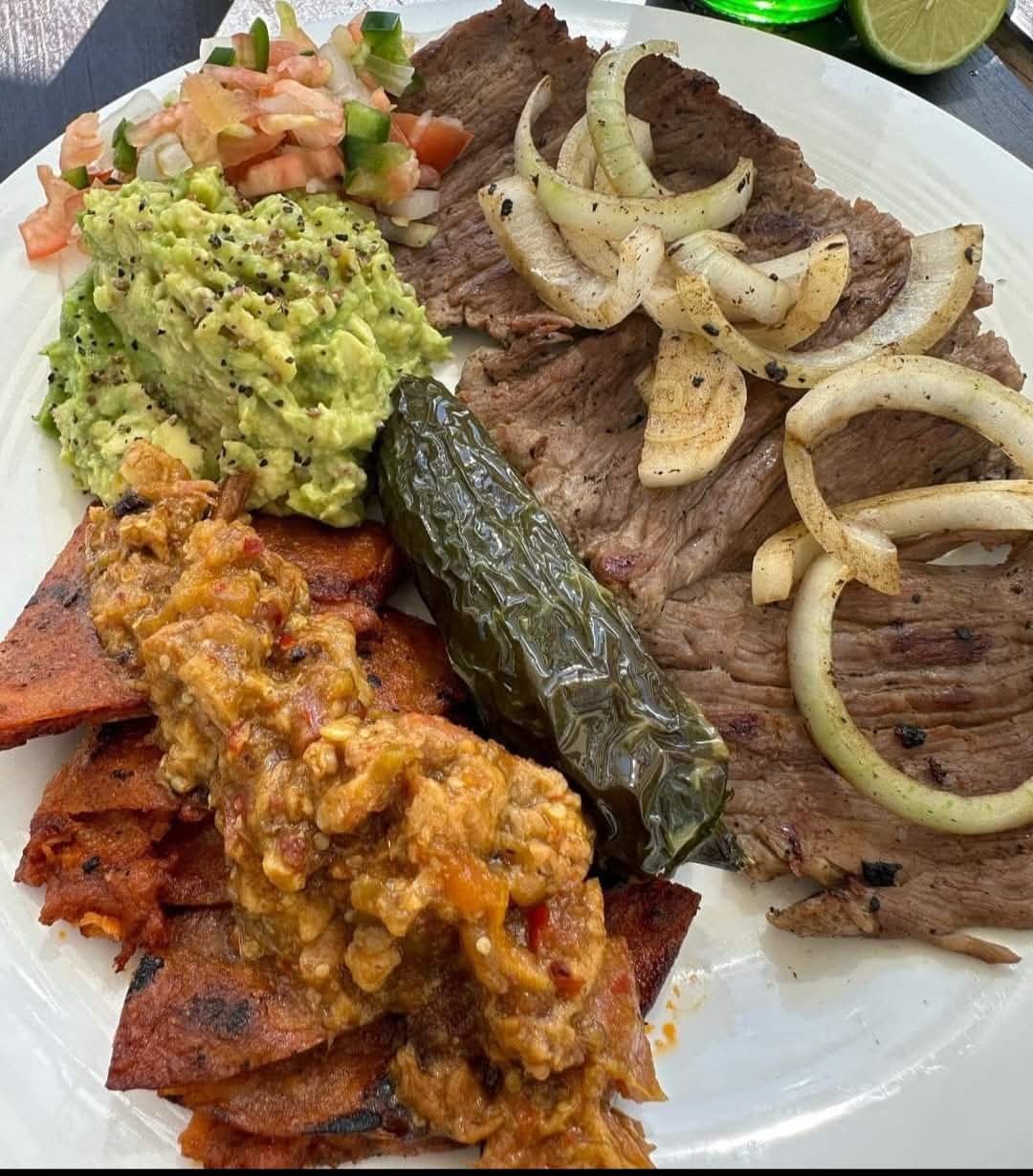 Comida Corrida y Antojitos "El Chapis" image 4