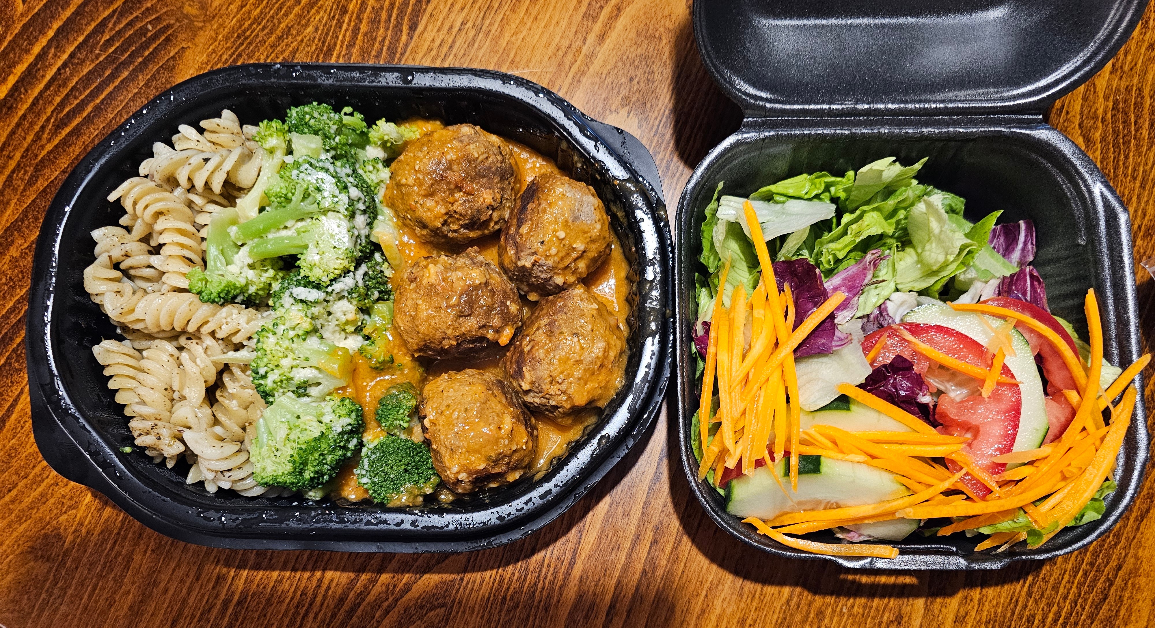 Real Food Huayacan image 3