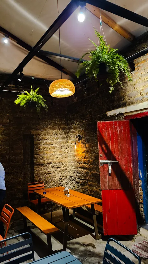 Artigiano pizza café image 4