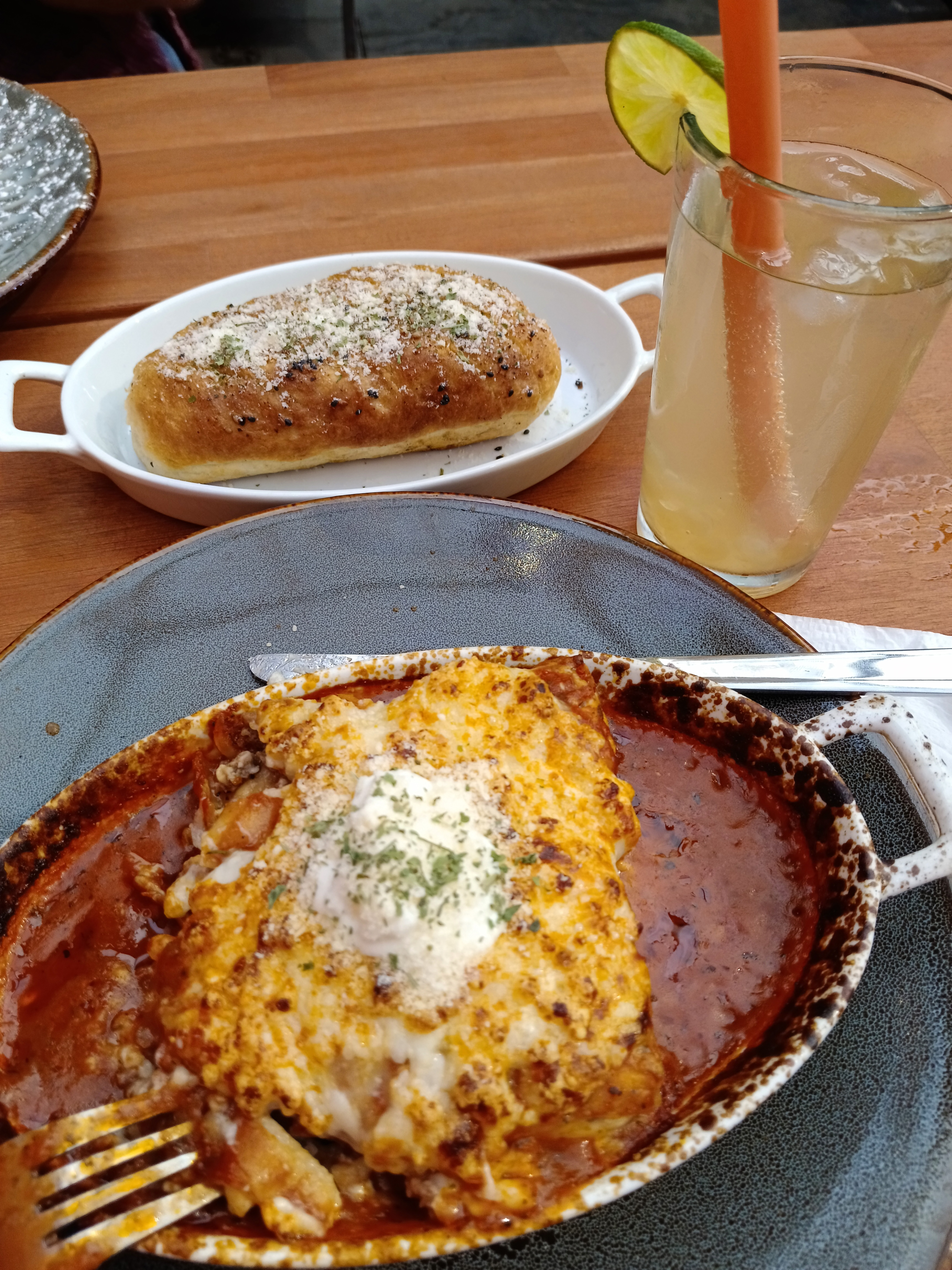 Artigiano pizza café image 5