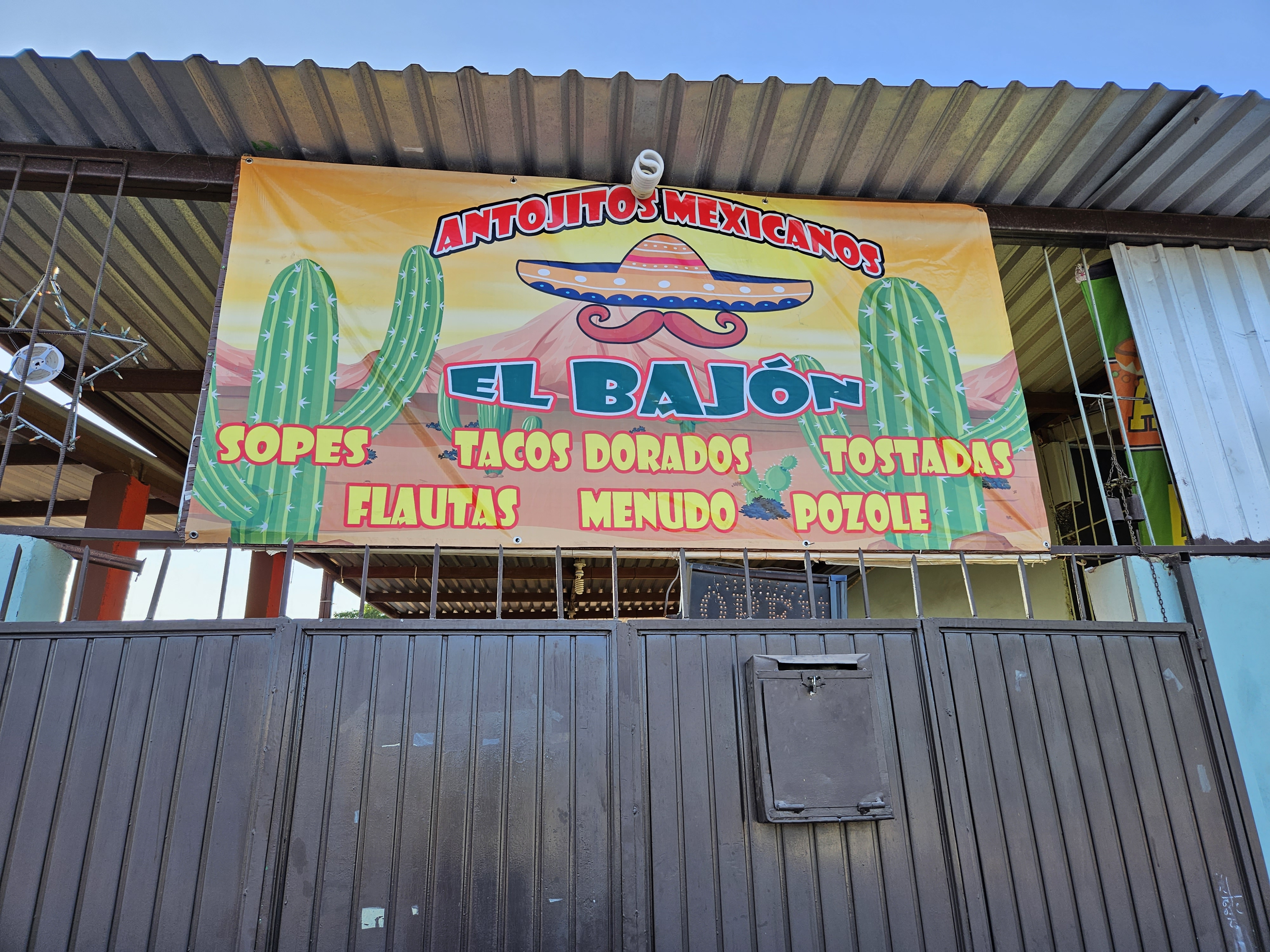 El Bajón Restaurant image 8