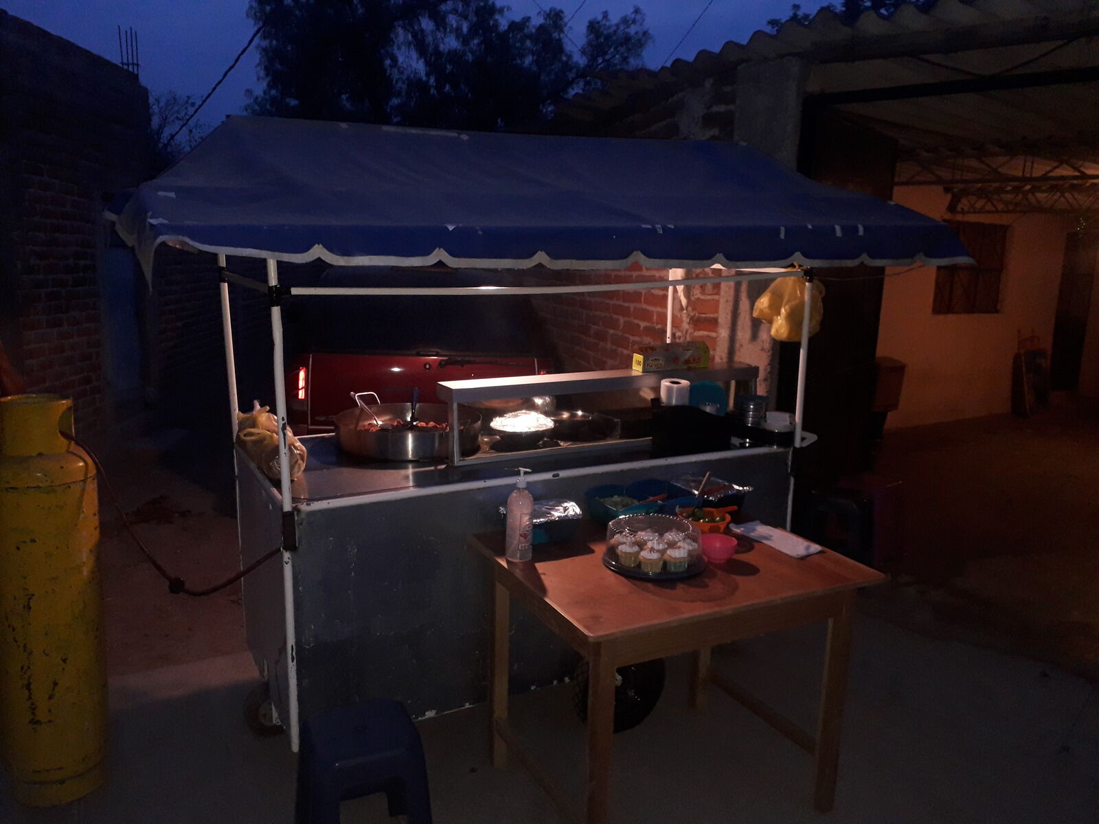 Tacos El Cholon image 2