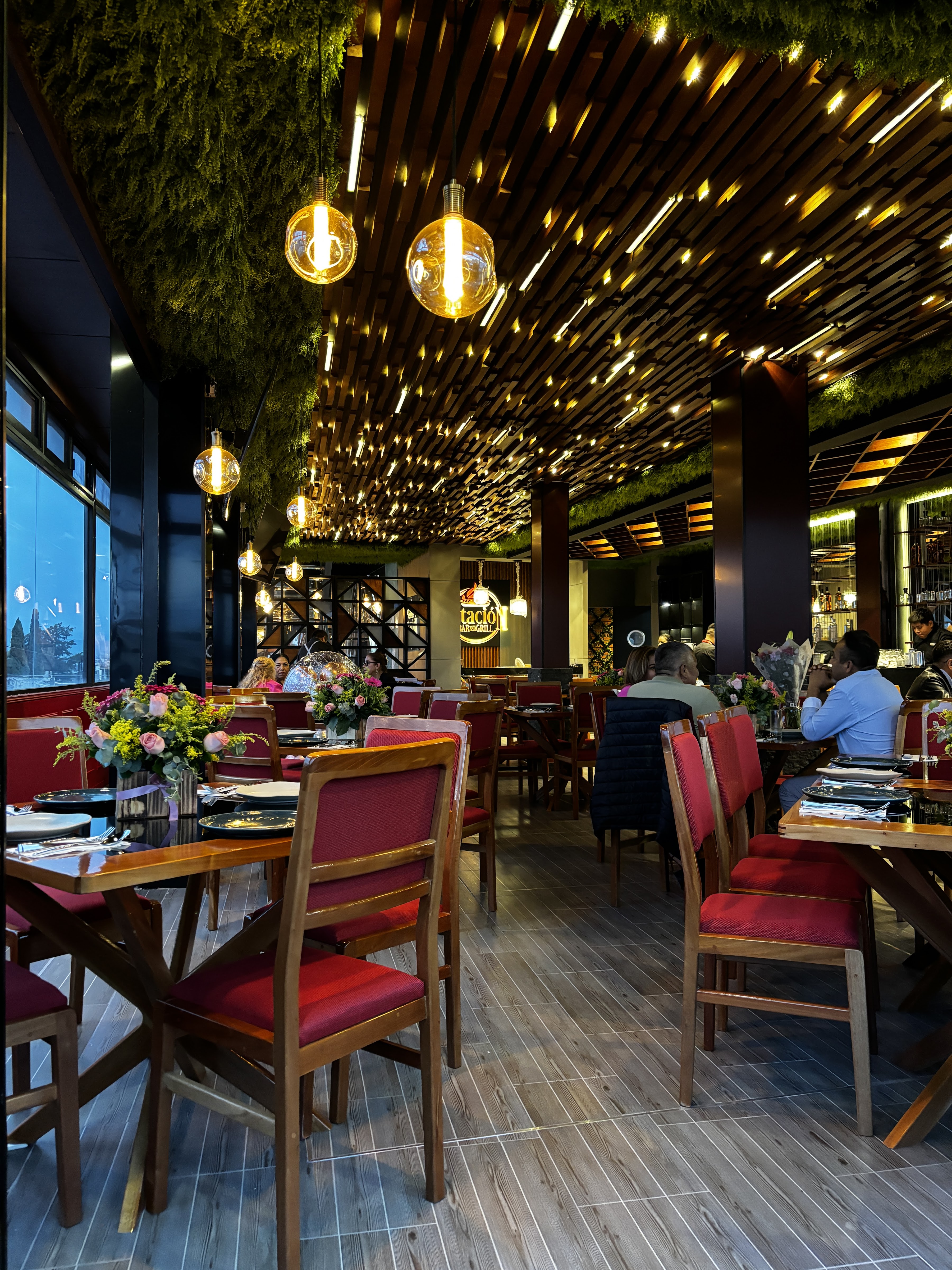 Estación Bar & Grill image 1