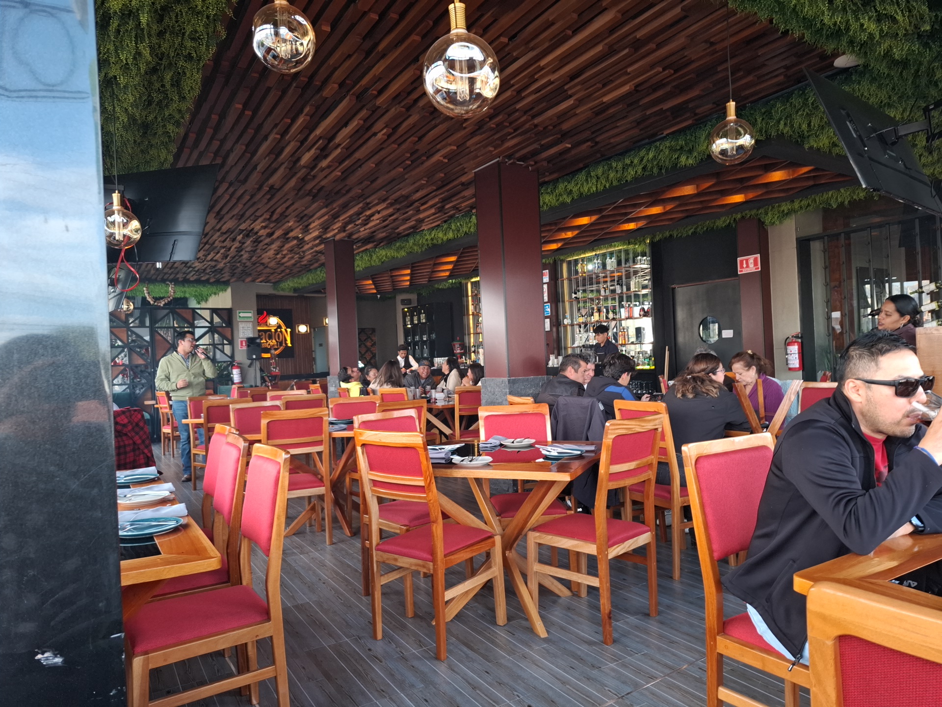 Estación Bar & Grill image 5