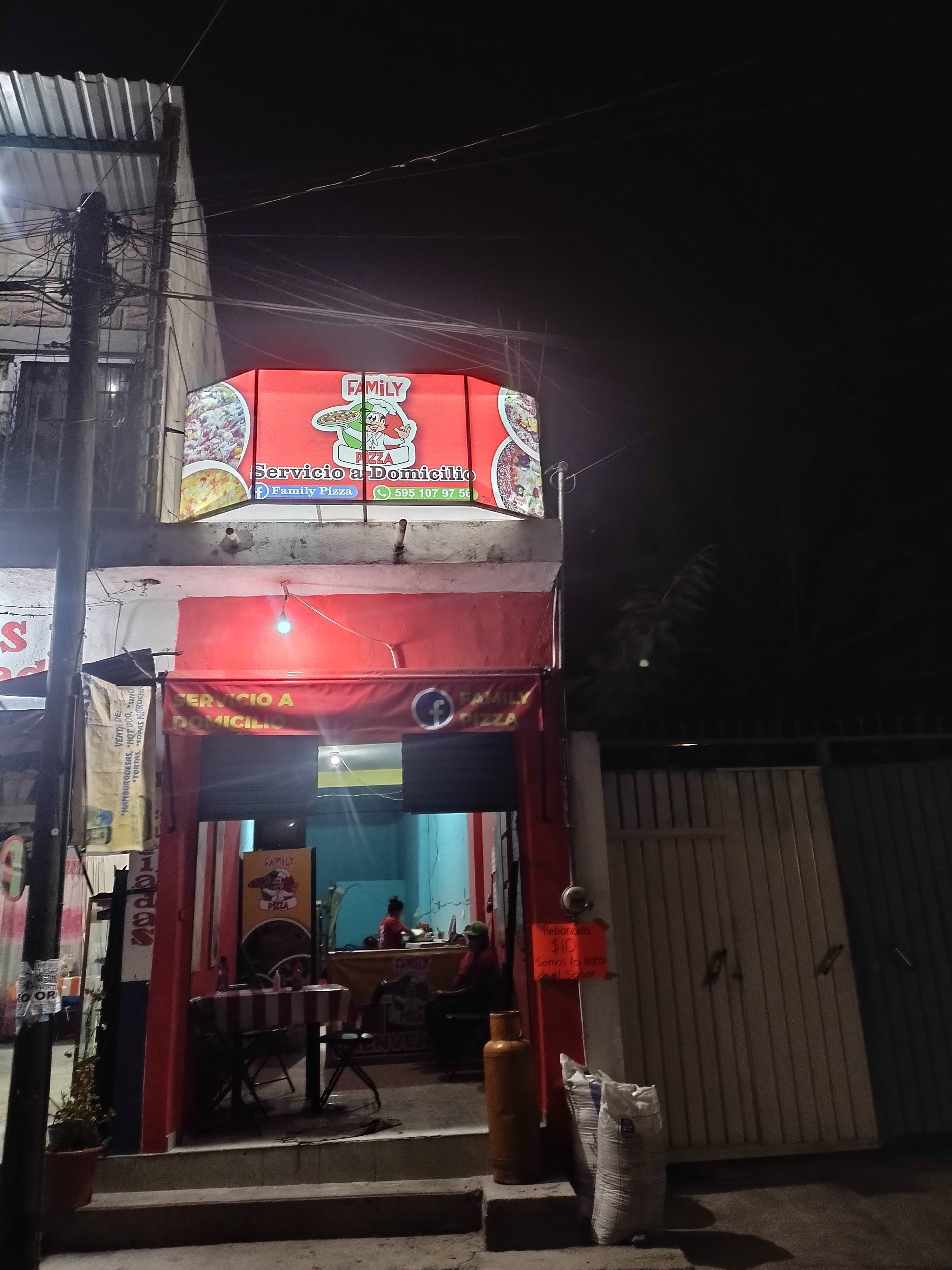 Family Pizza image 3