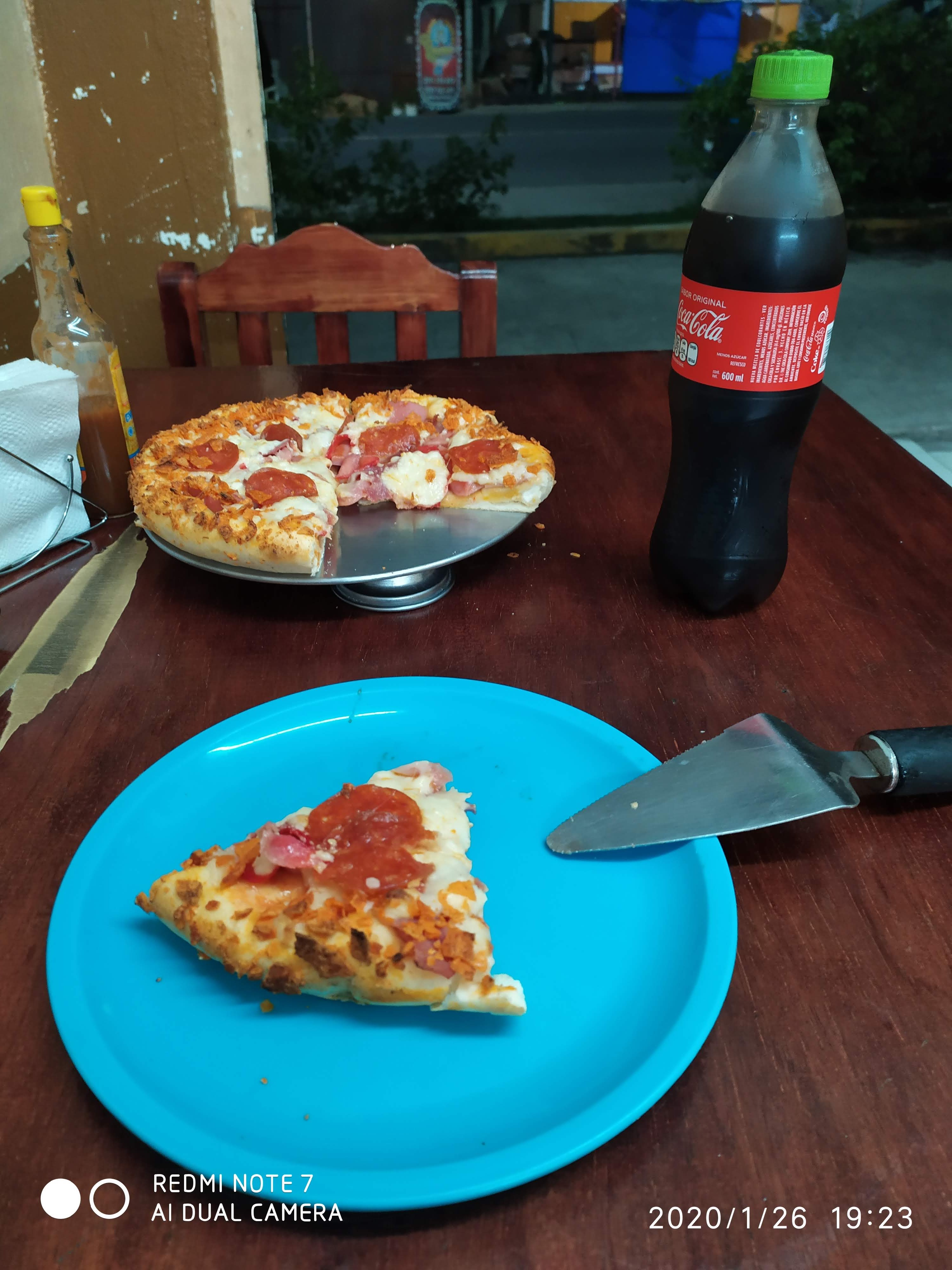 Reíno'S Pizza image 2