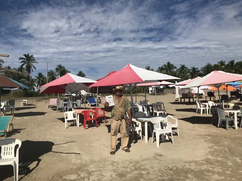 Mani's Restaurant en La Playa image 1