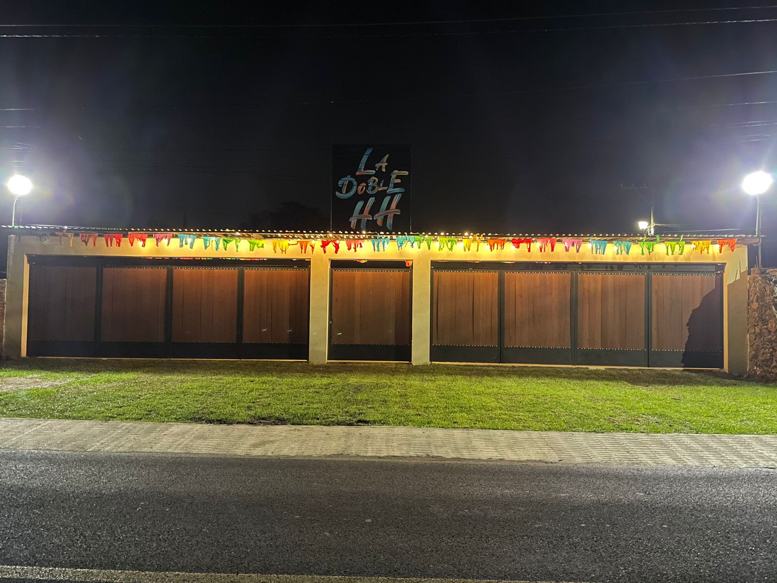 LA DOBLE HH Restaurant Bar image 2