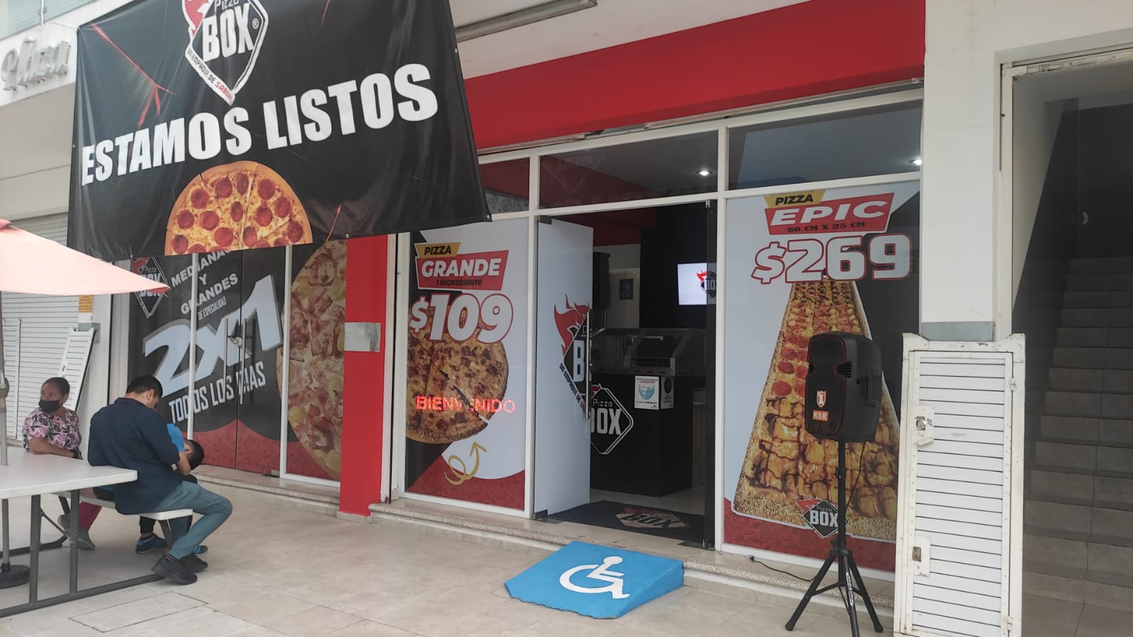 Pizza Box, Plaza Miradores image 1