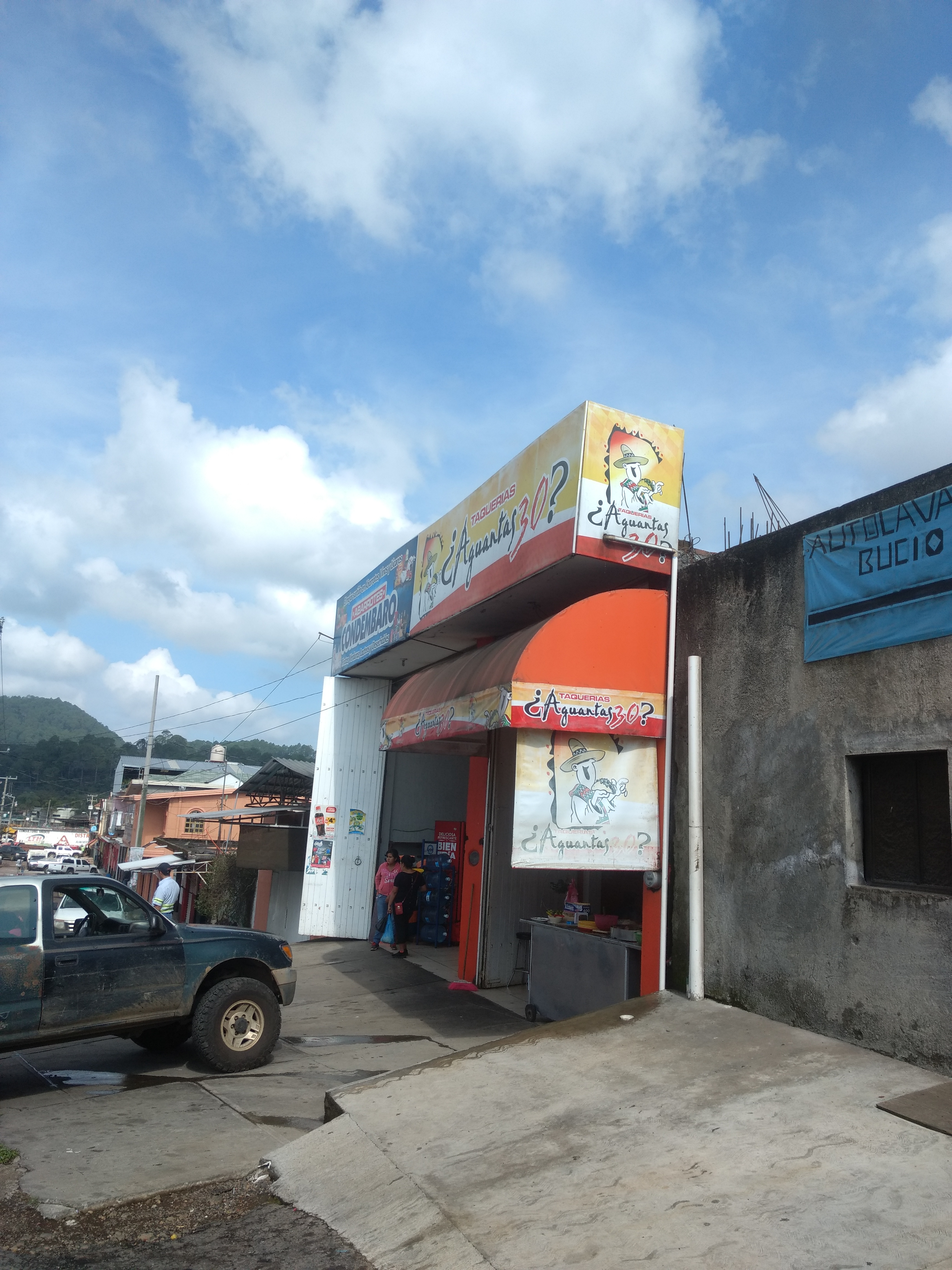 Taqueria "¿Aguantas 30?" image 1