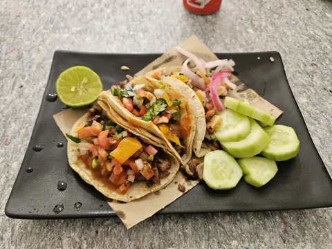 Taqueria "¿Aguantas 30?" image 3