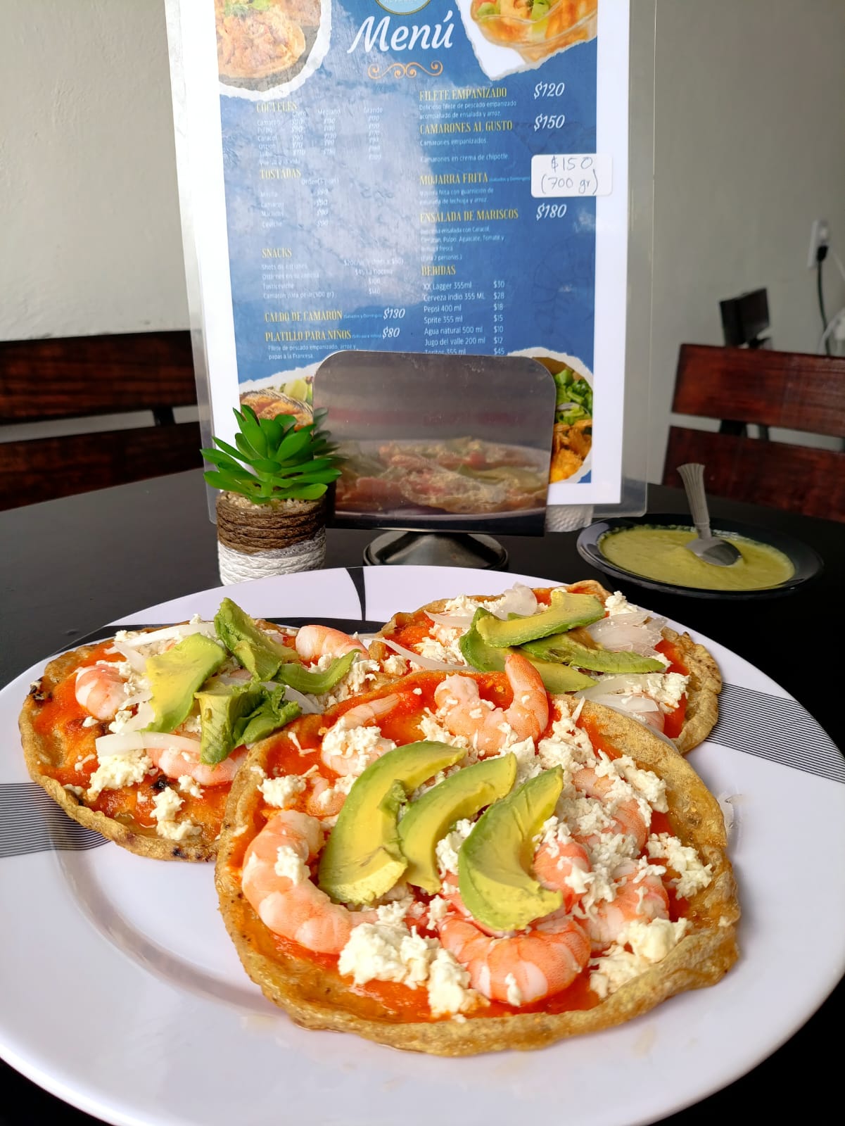 Restaurante de mariscos La Laguna de Alvarado image 1