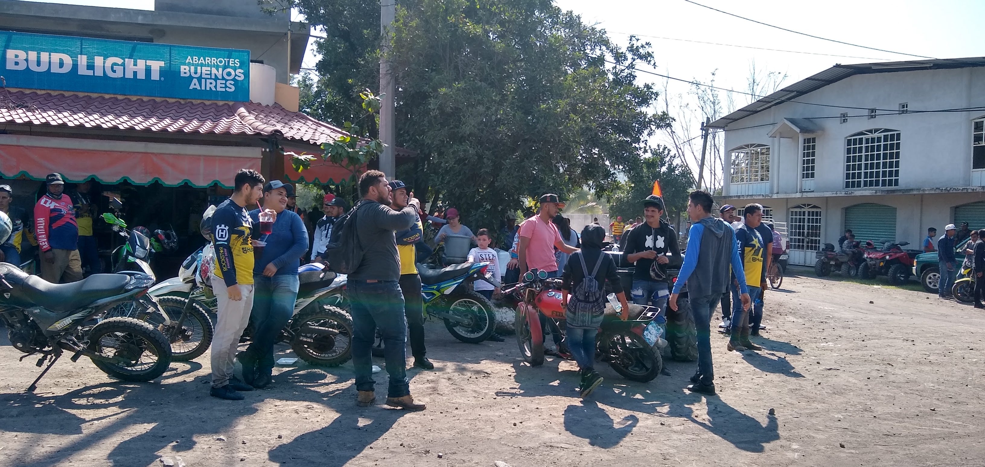 Lonchería El Oasis image 8