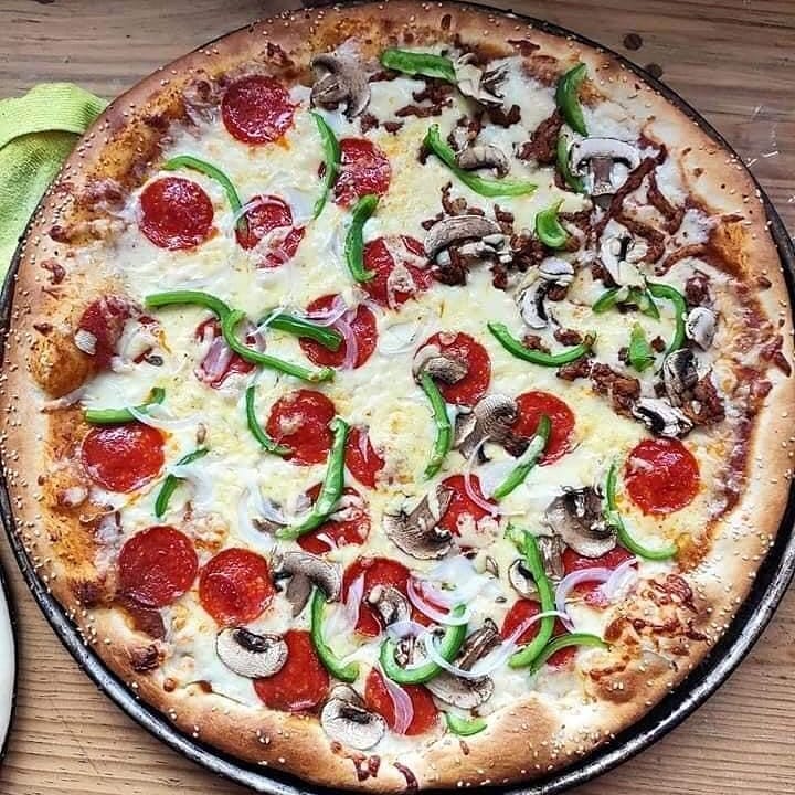 Peperonis pizza tuxpan image 3