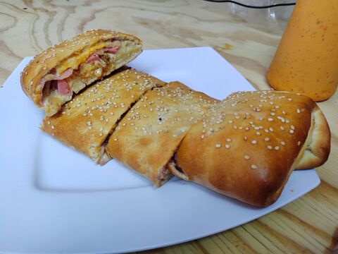 Peperonis pizza tuxpan image 4