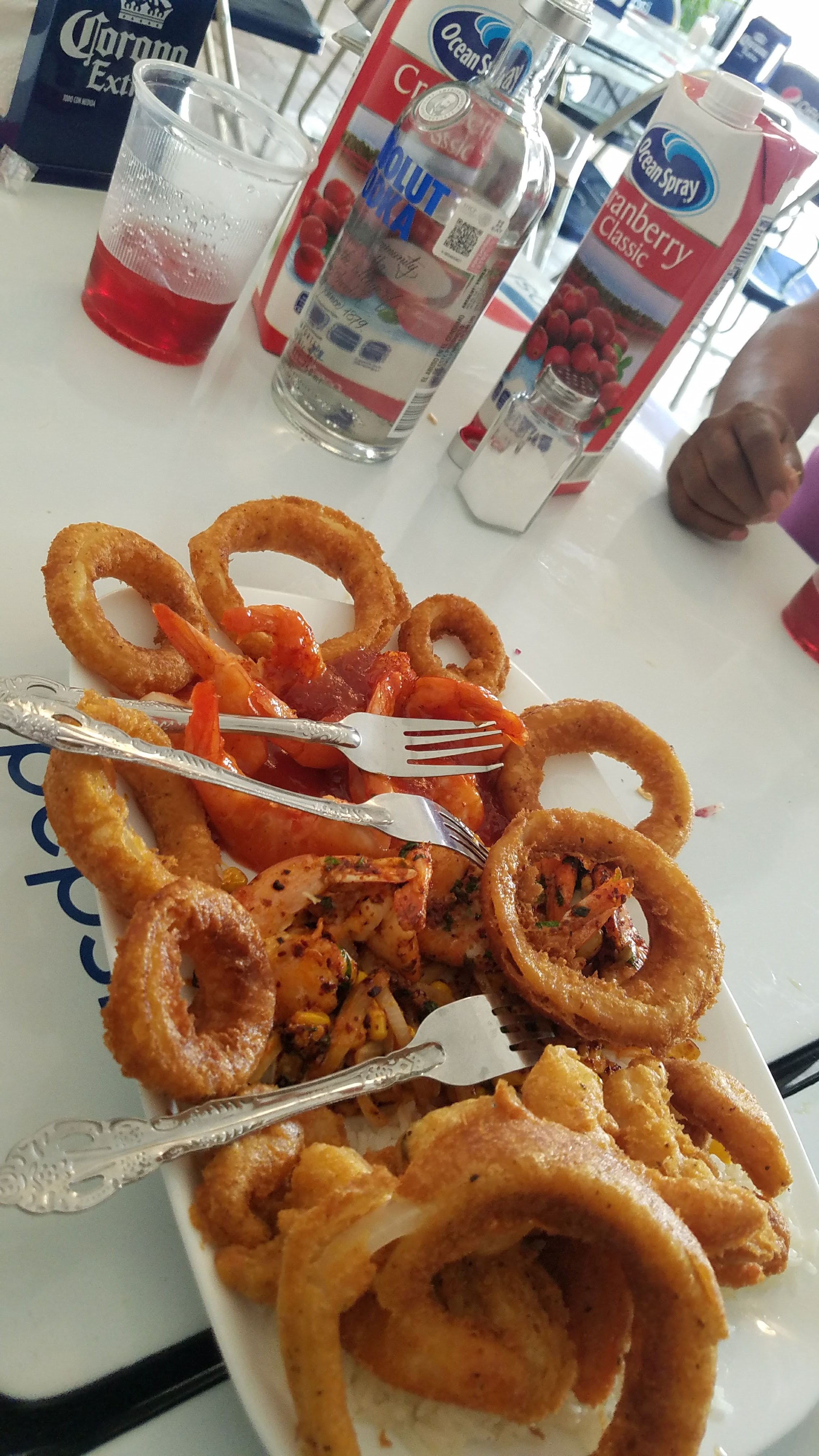 7 Mares Bar & Grill image 2