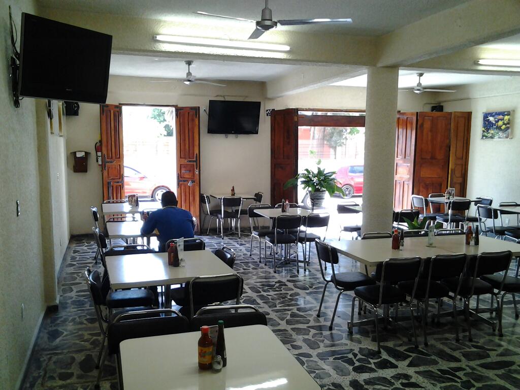 El Delfín Pescados y Mariscos image 1