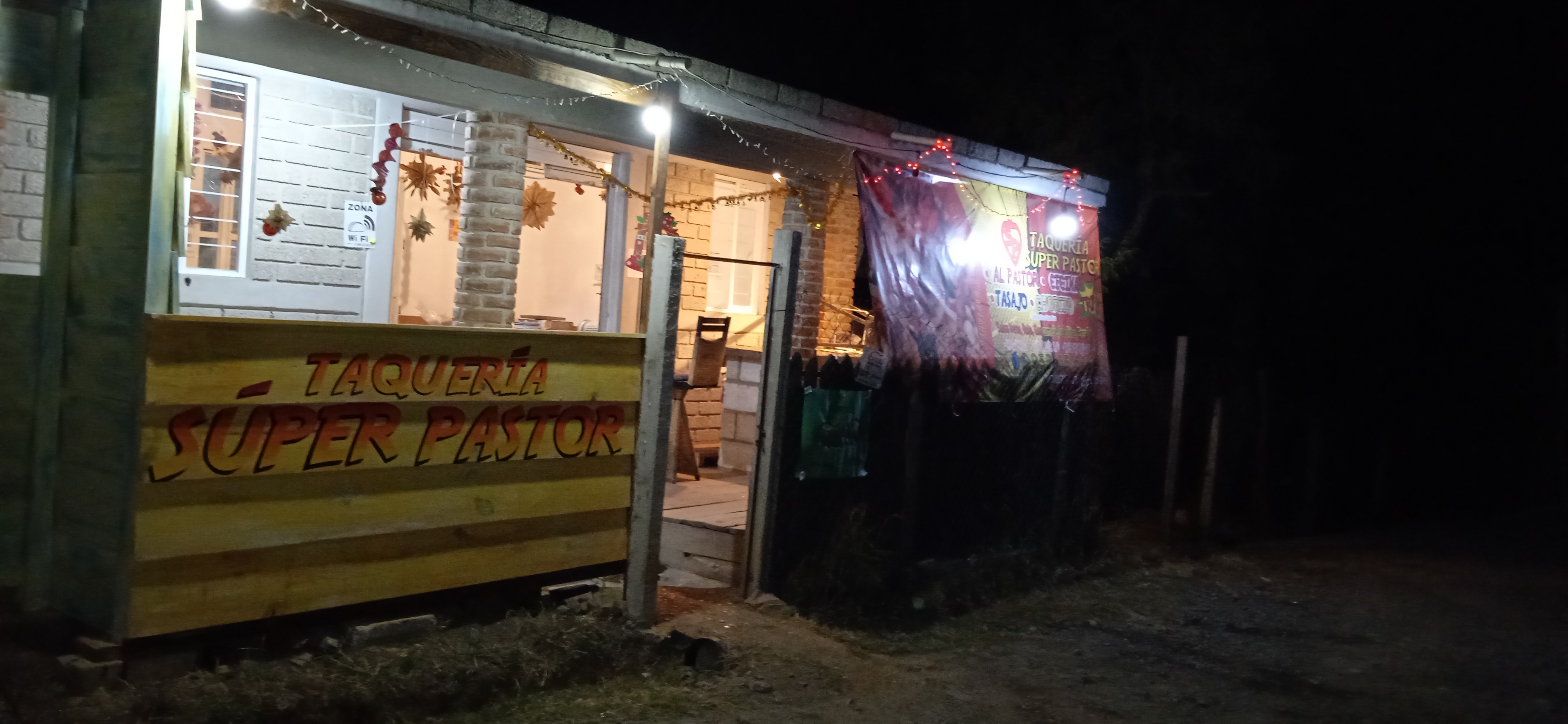 Taquería Super Pastor image 1