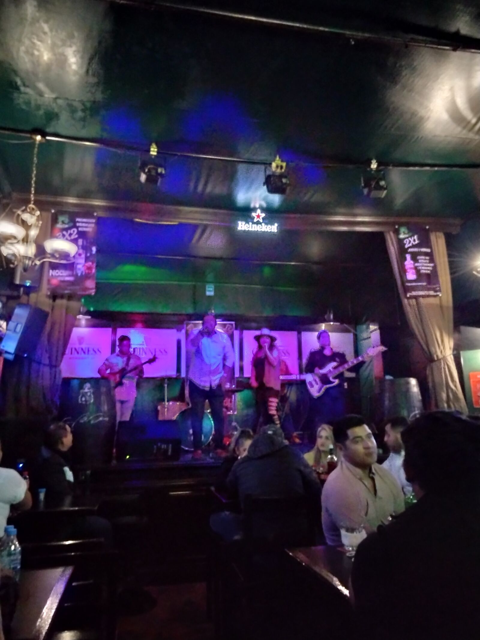 El Nido del Cuervo irish Pub image 10