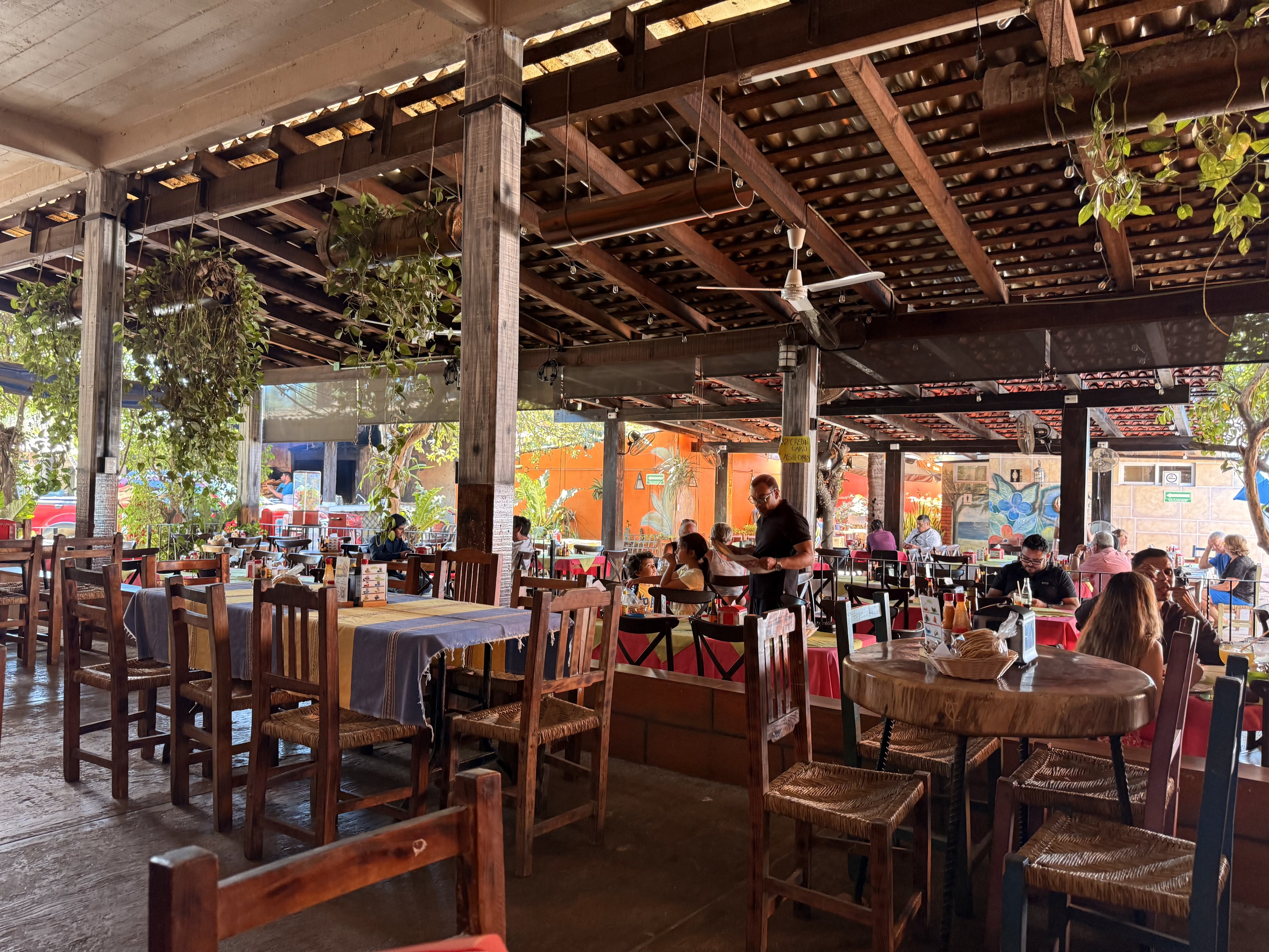 Restaurante titis image 2