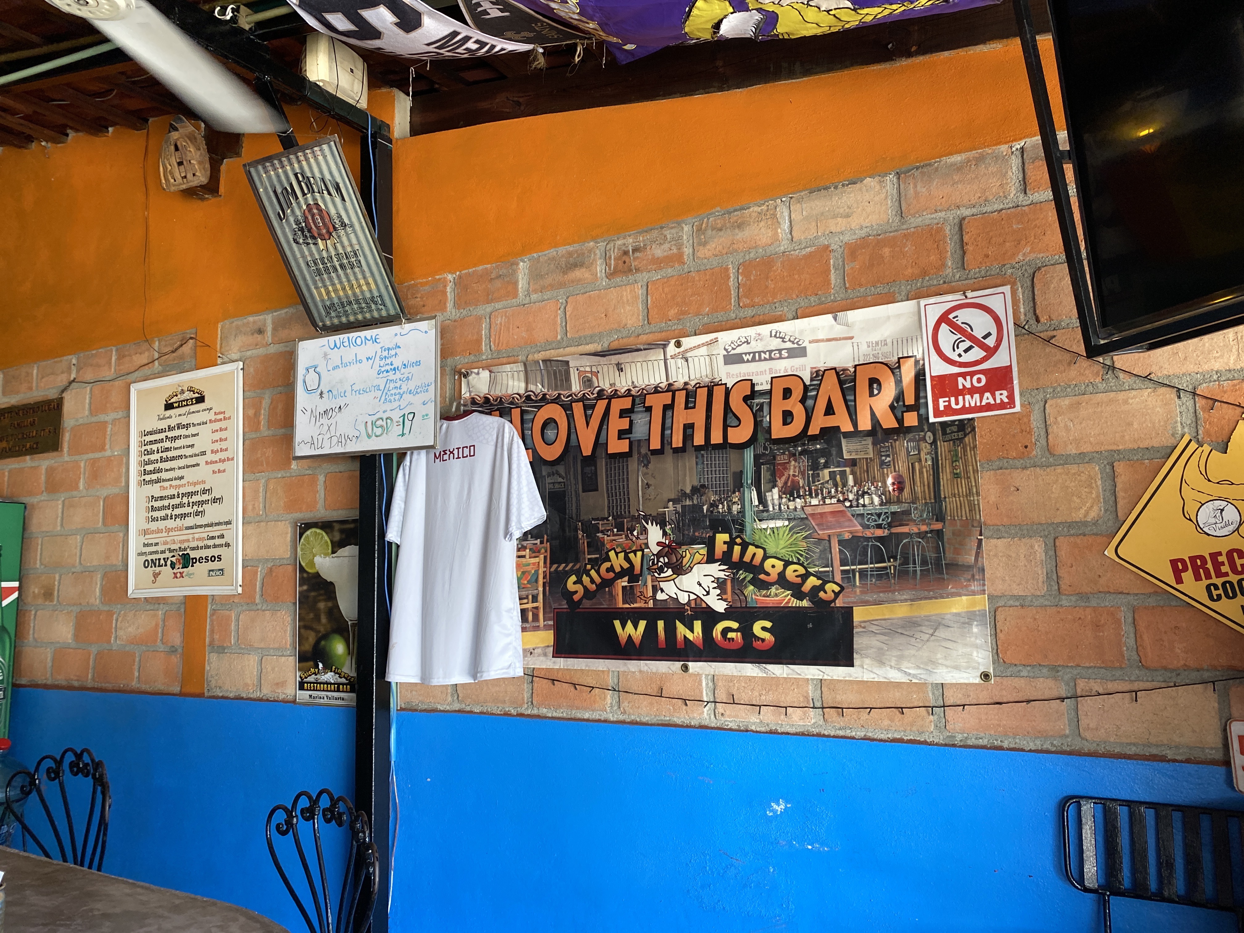 Sticky Fingers wings and restaurant bar & grill image 1