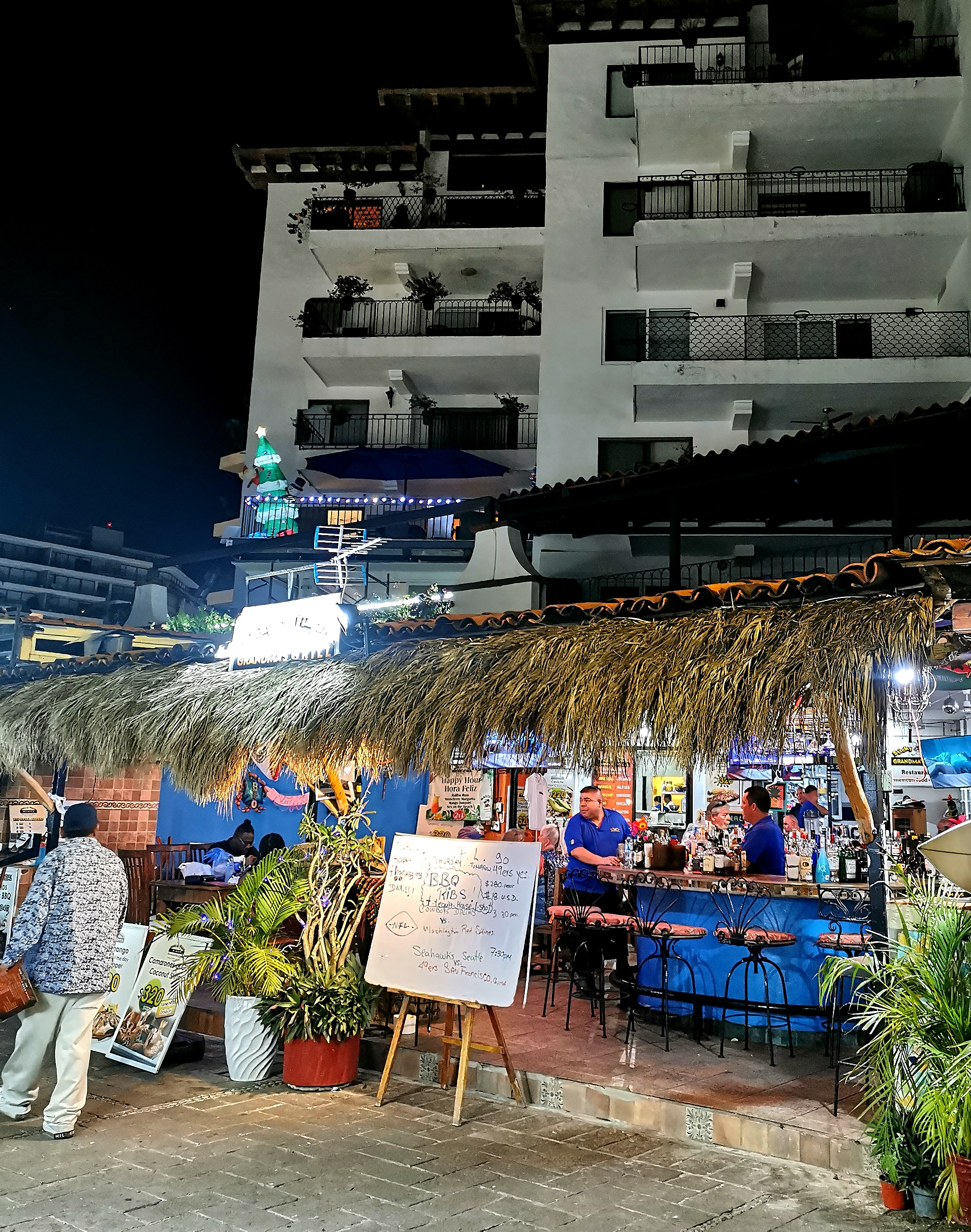 Sticky Fingers wings and restaurant bar & grill image 10