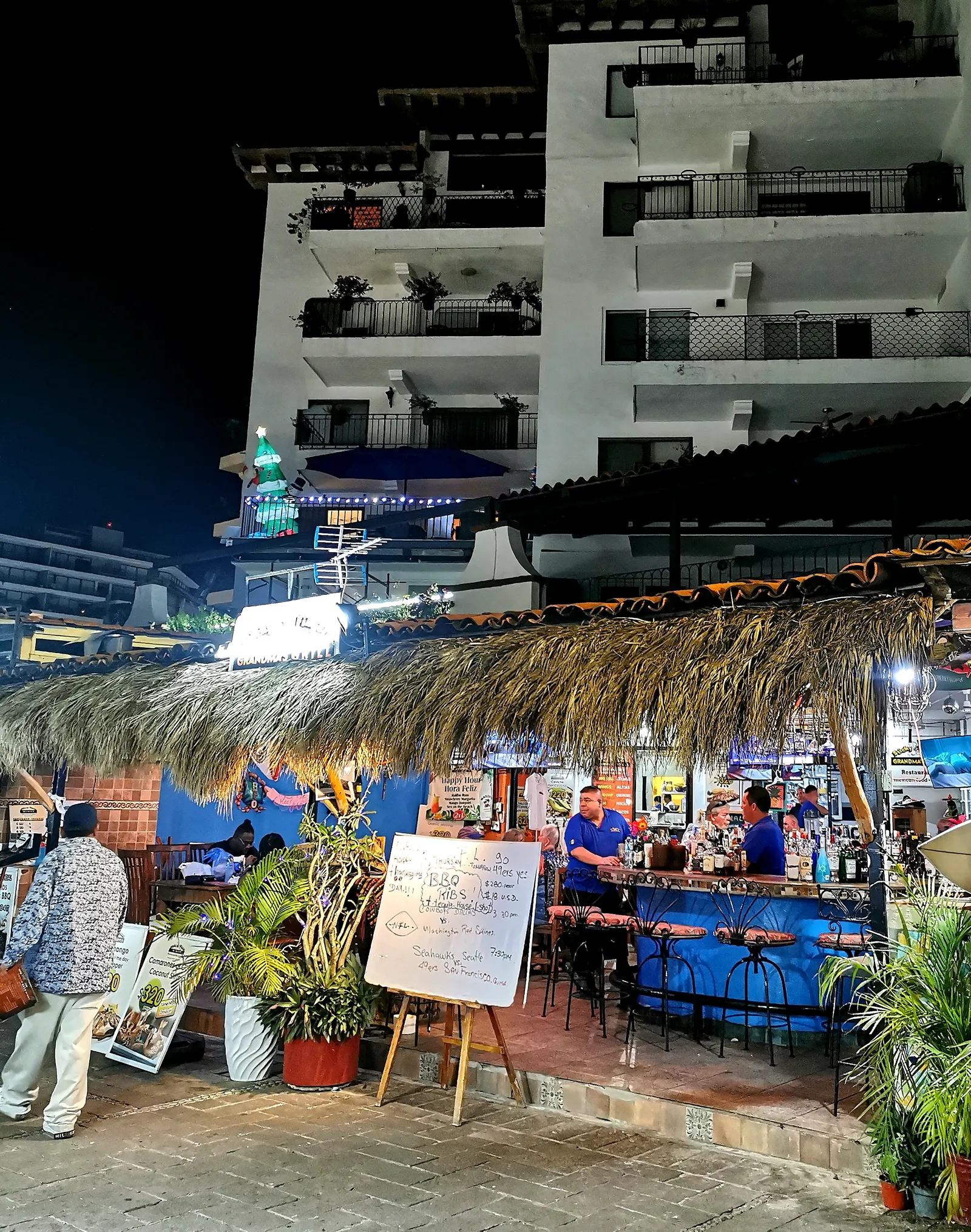 Sticky Fingers wings and restaurant bar & grill image 10
