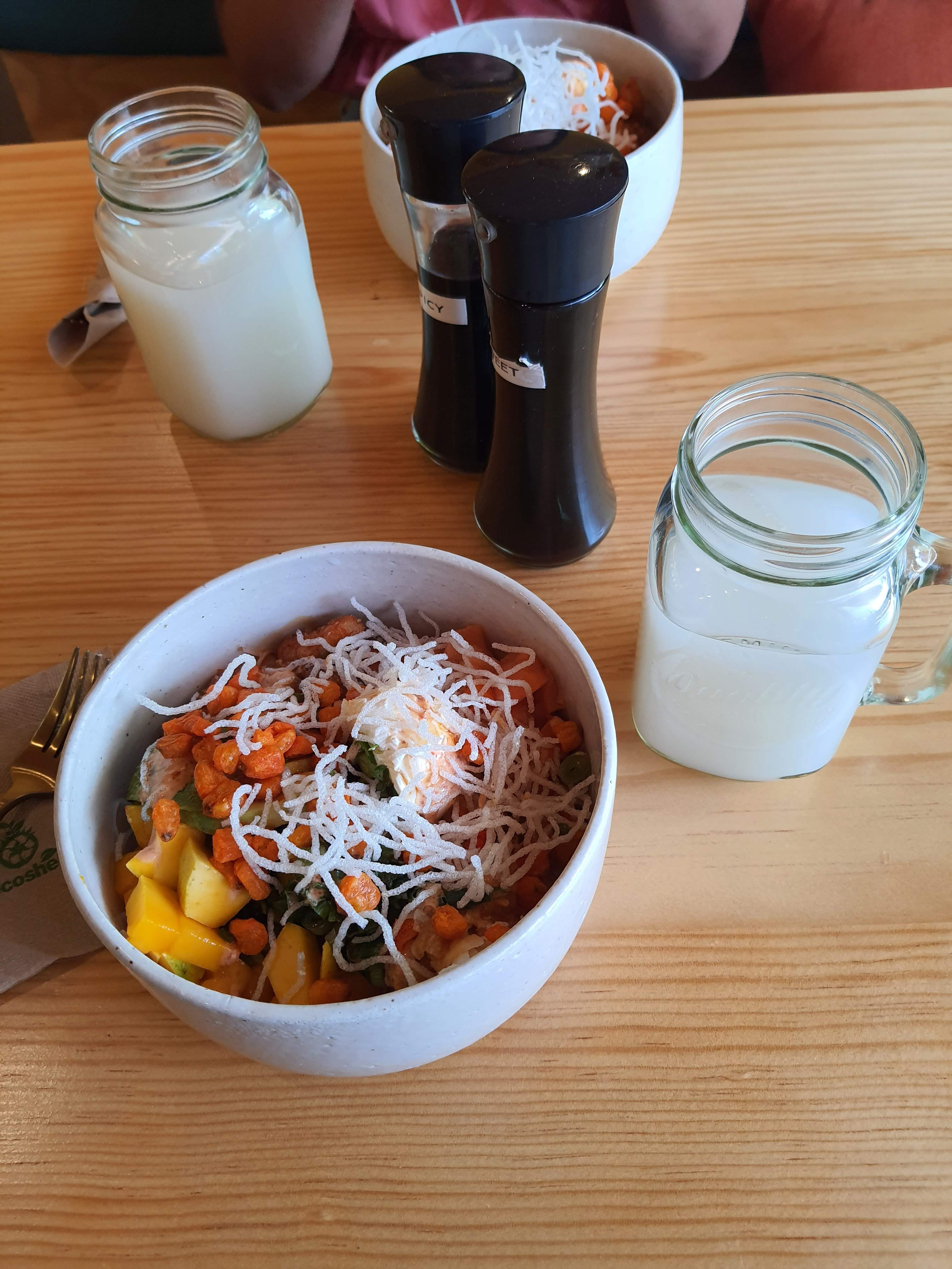 Olu Poke House image 2