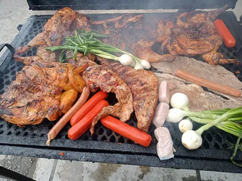 Pollos y costillas las palomas image 2