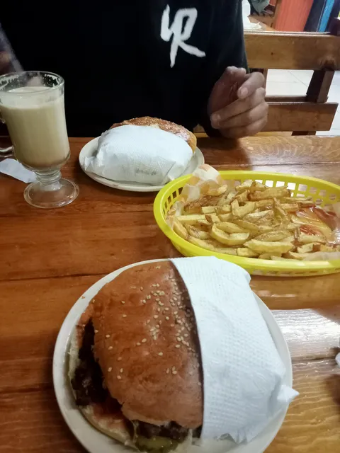 Hamburguesas Danny (Desde 1982) image 3