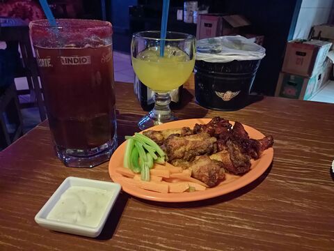 Alitas & Beers Tuxpan image 4