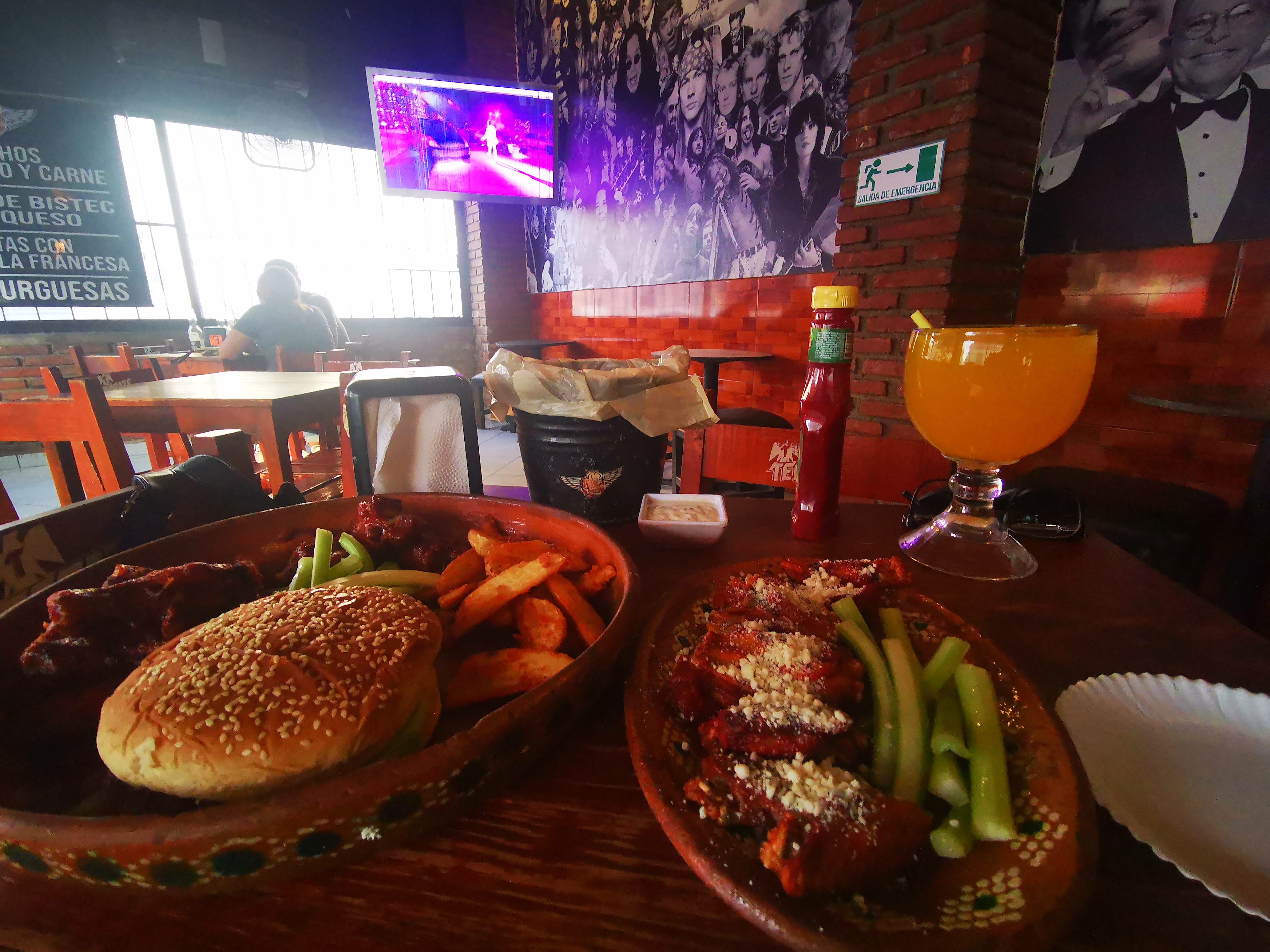 Alitas & Beers Tuxpan image 9