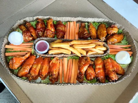 "El Mirador: Burgs & Wings" image 1