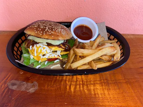 "El Mirador: Burgs & Wings" image 8