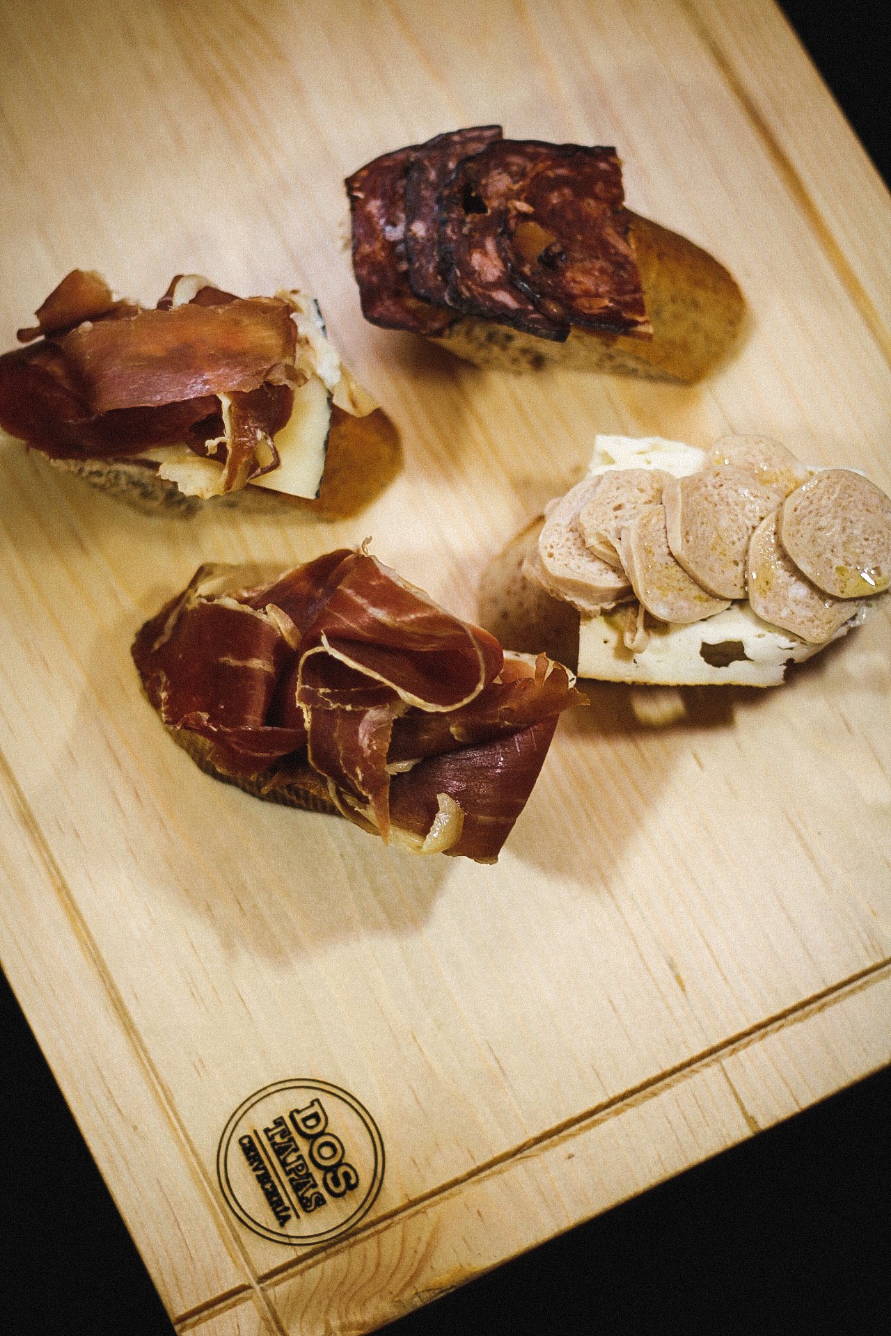 Dos Tapas Charcutería & Cervecería image 2