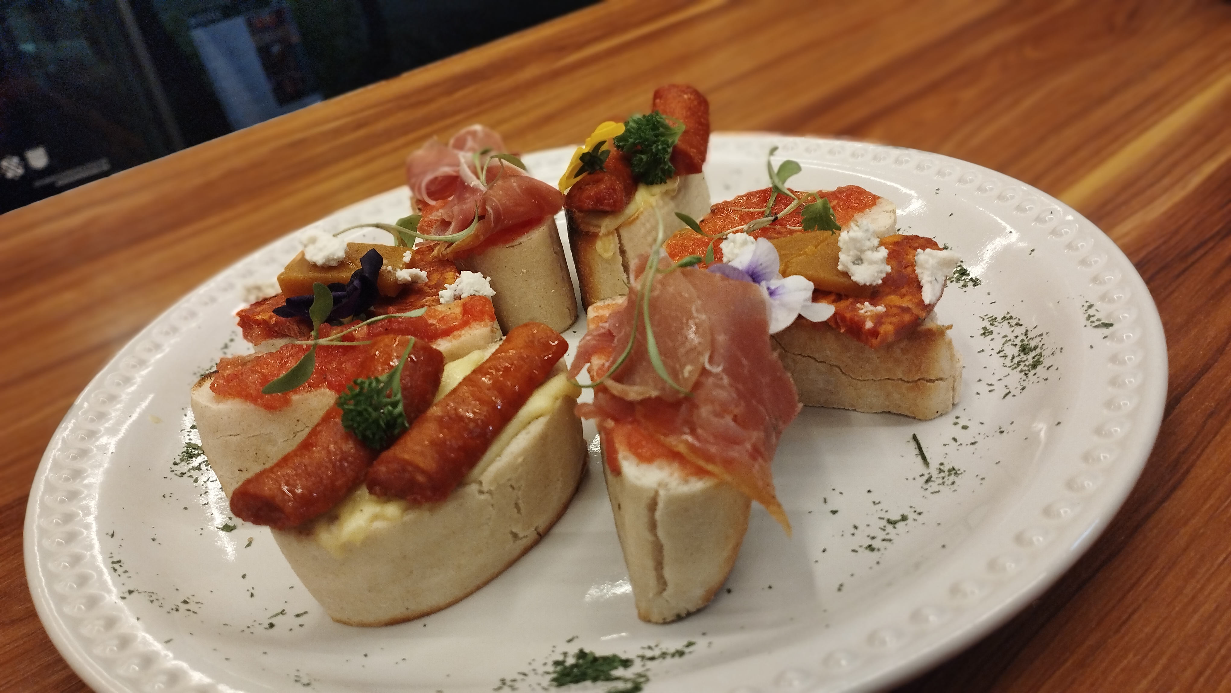 Dos Tapas Charcutería & Cervecería image 5