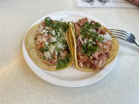 Los Gallos image 3